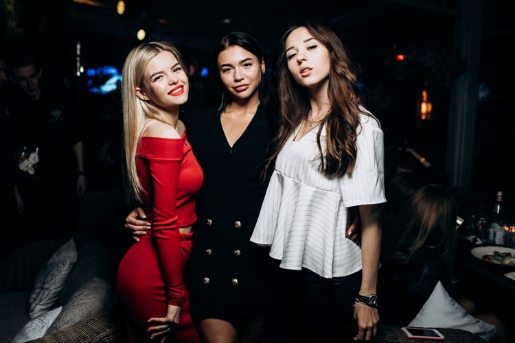 Duran Bar nightclub Moscow group of pretty girls