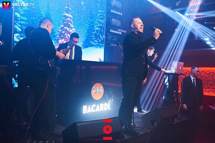 Ego nightclub Kiev singer live concert dance all night party music dancefloor instruments performance 