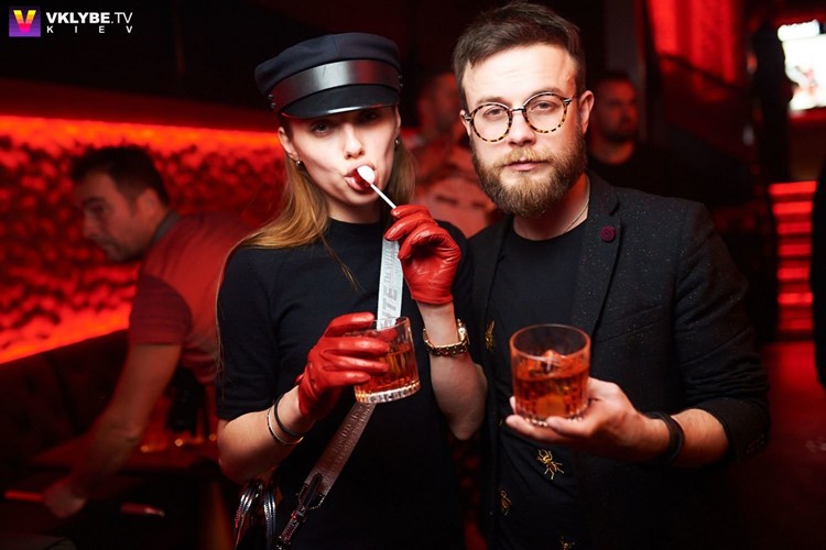 Ego nightclub Kiev pretty girl and boy having drinks cocktails dresscode book your own vip table reserve now celebrate