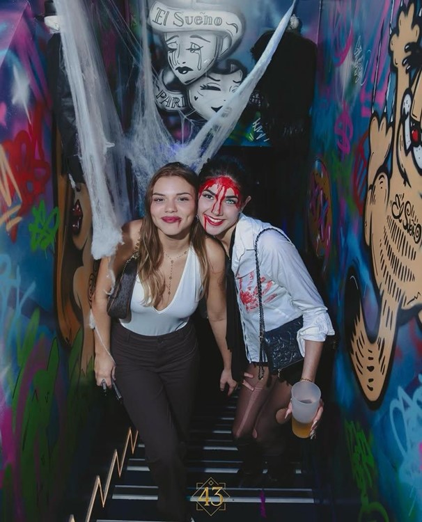 Party at El Sueno VIP nightclub in Paris. Find promoters for guest list in Clubbable