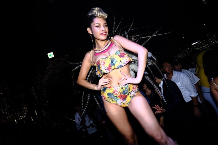 Ele nightclub Tokyo sexy exotic dancer in bikini