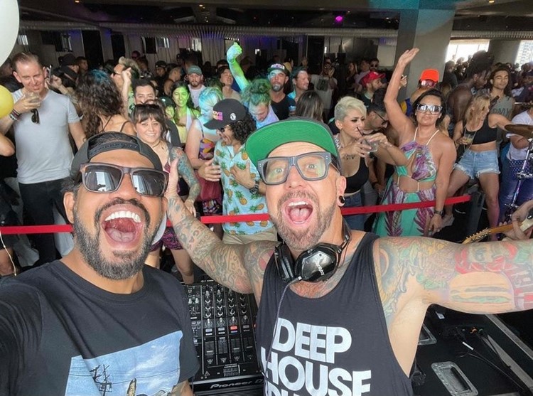 Elevate Lounge nightclub Los Angeles live dj music fun party clubbing dance