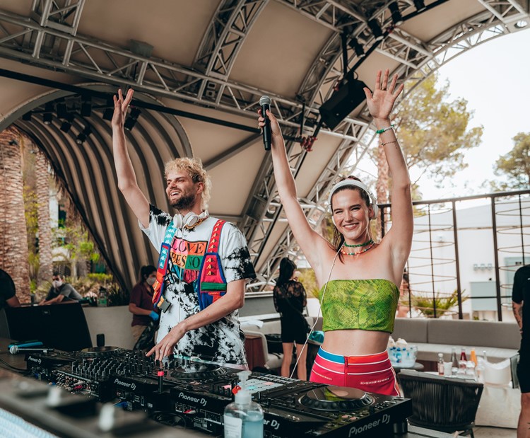 Elia beach club Las Vegas live dj music show celebrities famous singer