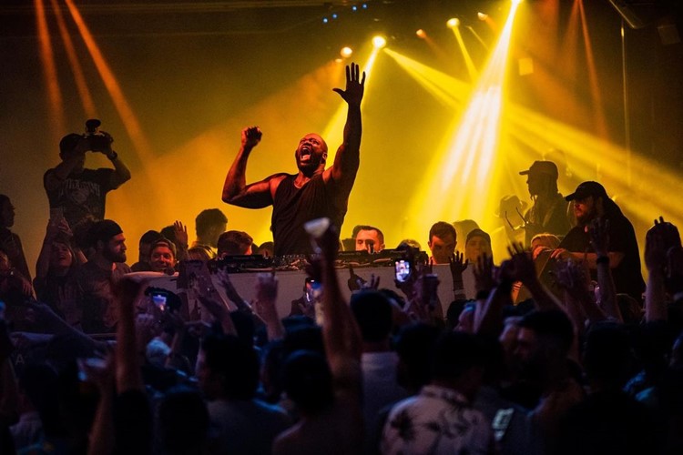 Encore Beach club at night Las Vegas DJ Diesel live performance dance all night outdoor party