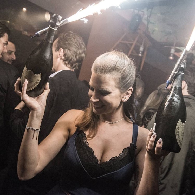 Soirée dans la boîte End VIP à Stockholm. Trouvez des promoteurs pour la liste des invités sur Clubbable