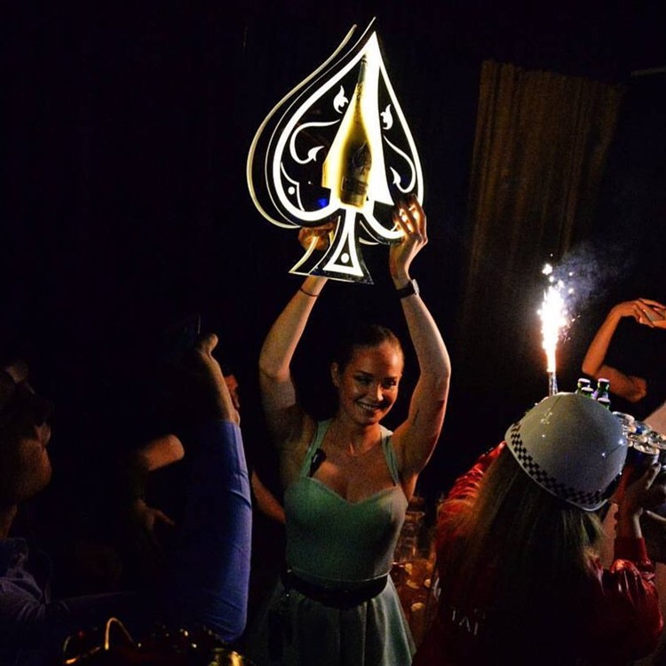 Soirée dans la boîte End VIP à Stockholm. Trouvez des promoteurs pour la liste des invités sur Clubbable