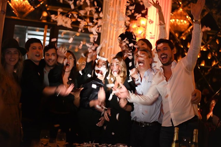 Epicurien nightclub Marrakech girls and boys having fun go out tonight dresscode white party confetti music dance all night