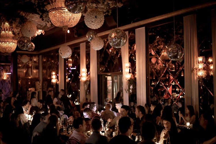 Epicurien nightclub Marrakech luxury club chandelier expensive posh restaurant club drink cocktails eat party