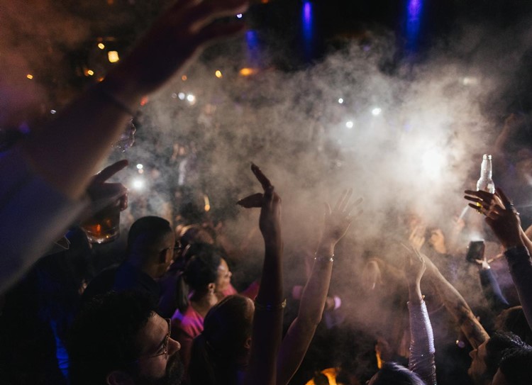 Esco club Chicago fun party event crowd dancing