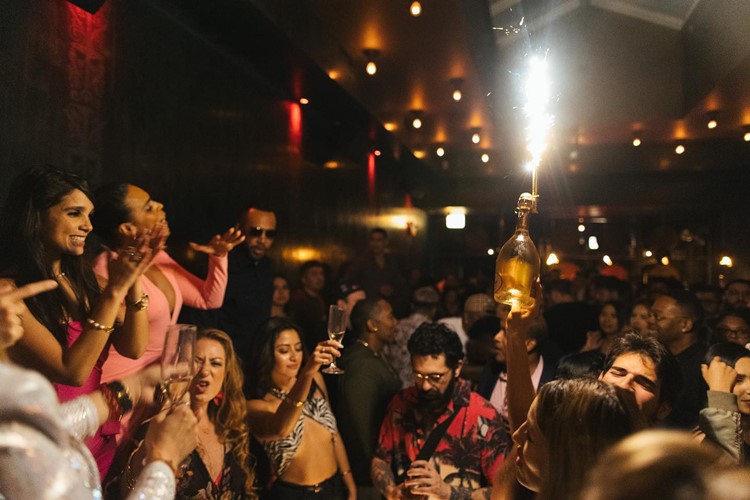 Nightclubs in Chicago open tonight. Guest list & Tables