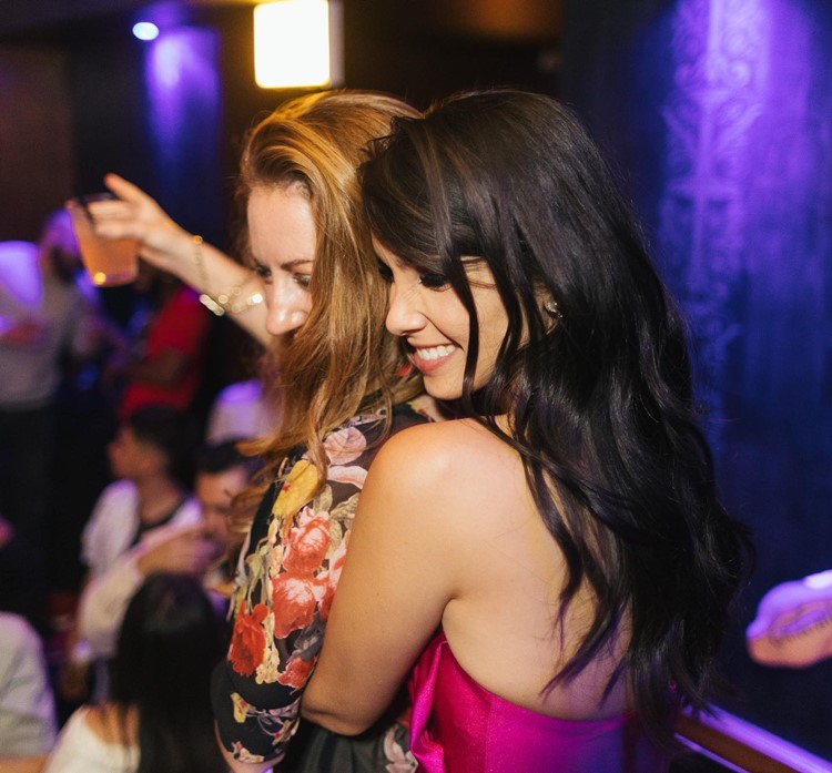 Esco club Chicago pretty girls guest list partying dancing drinks 