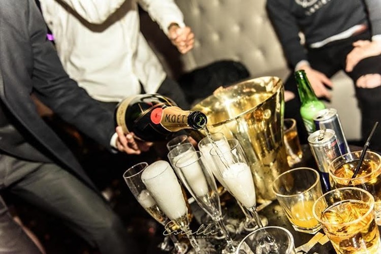 Party at Estelle VIP nightclub in Stockholm. Find promoters for guest list in Clubbable