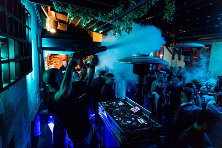 Etage nightclub Malmo alcohol bottles book gin champagne cocktails rum vodka luxury fancy affordable drink all night