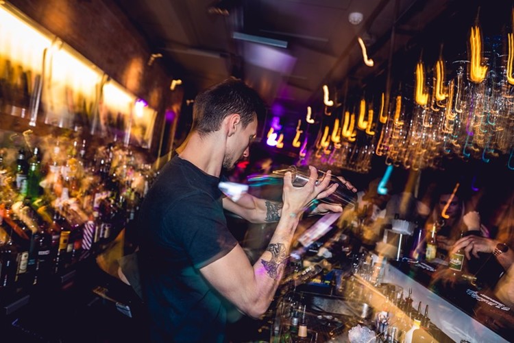 Etage nightclub Malmo dj mixing music dance floor go out tonight fun party event