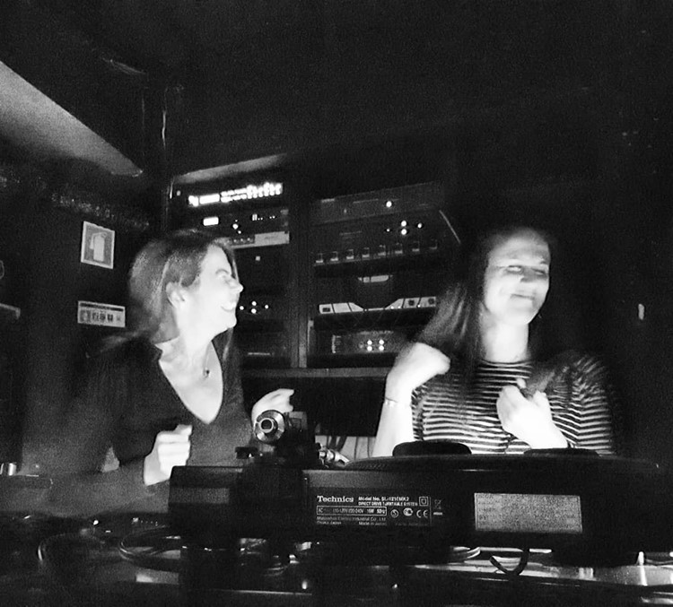 Europa nightclub Lisbon djs mixing music women having fun