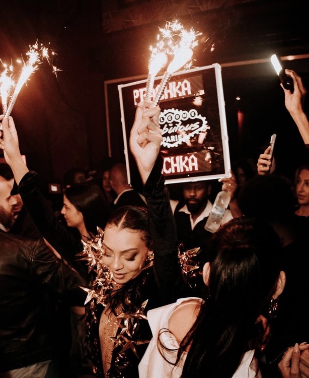 Party på Fabulous VIP nattklubb i Paris. Hitta promoters för gästlista i Clubbable