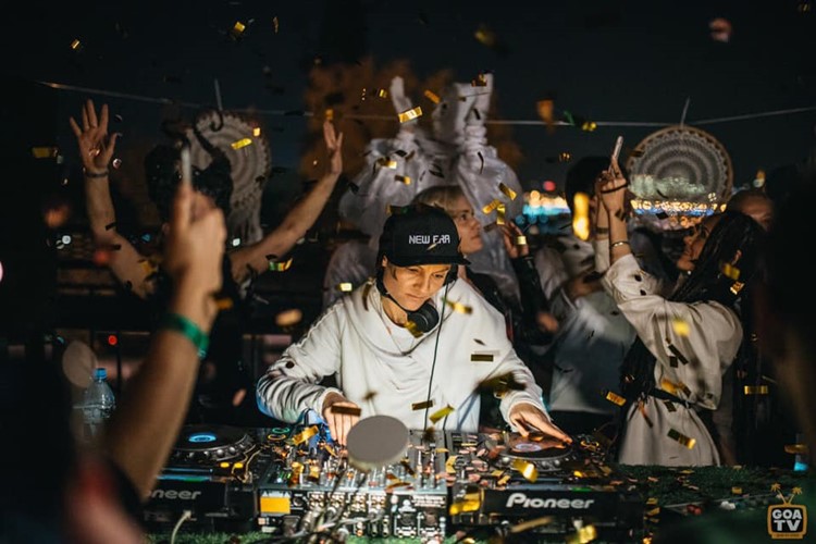 Fantomas Rooftop Moscow club dj mixing live music techno house dance all night party