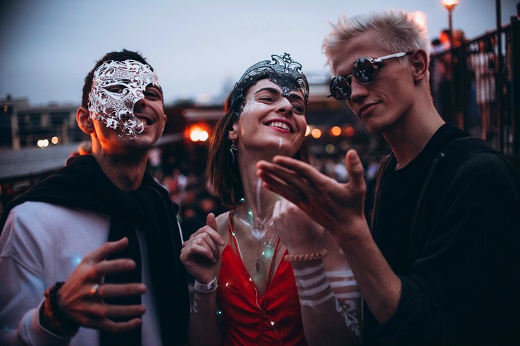 Fantomas Rooftop Moscow club girl and guys having fun party all night day outdoor terrace 