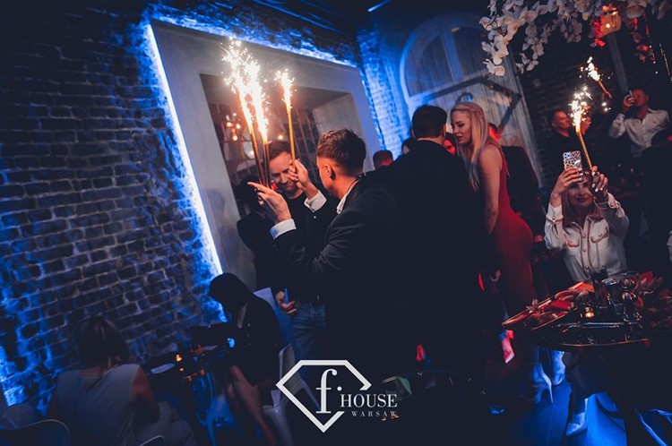 Fashion House club Warsaw champagne bubbles parade fun drinks alcohol beverages vodka rum gin cognac whisky cocktails