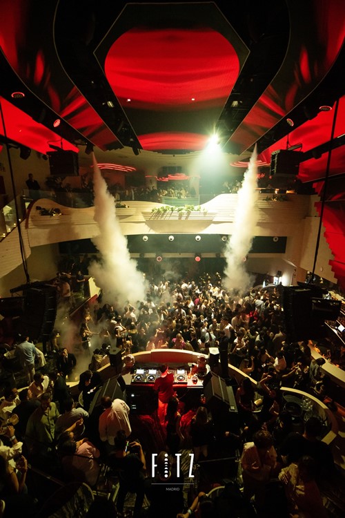 Fitz nightclub in Madrid crowd dancing fun nightout live music dj 