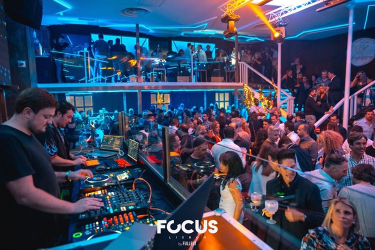 Focus nightclub Lisbon dj mixing music party all night where to go out tonight guestlist drinks cocktails