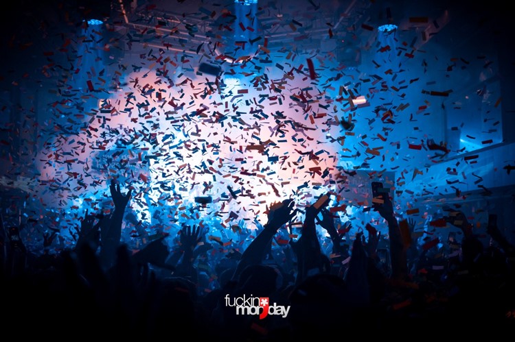 Fucking Monday club Madrid confetti show smoke party all night go out 