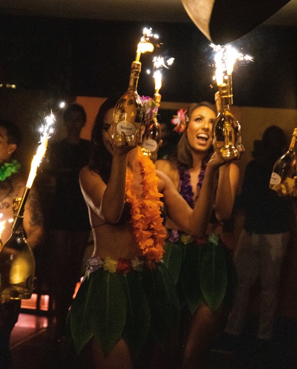 Gaio nightclub St Tropez fun party event nightout book your table