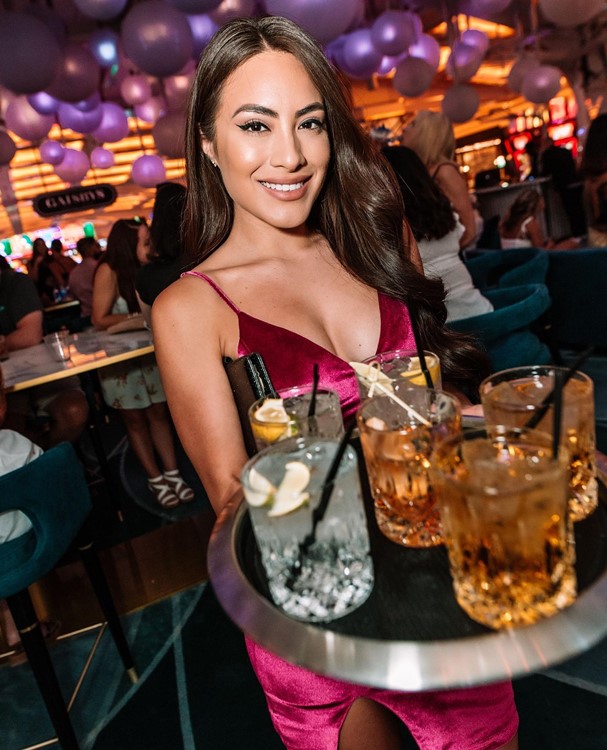 Gatsby Lounge Las Vegas pretty waitress alcohol drinks cocktails bar exclusive vip table service 