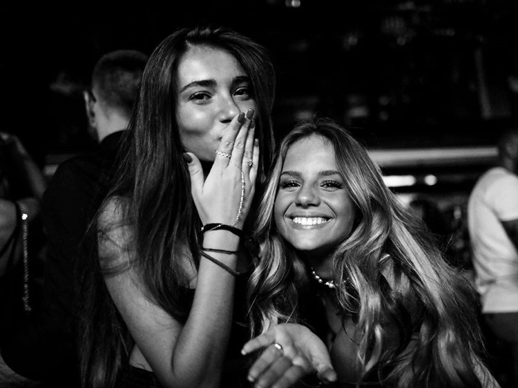 Gioia club Saint Tropez pretty girls having fun drinking cocktails open during pandemic go out now