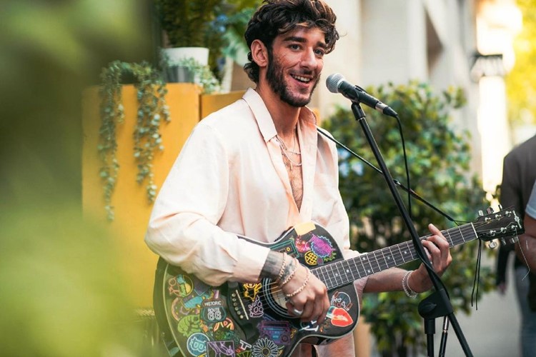 Gipsy Motel club in Paris live concert guitar instrumental fun event