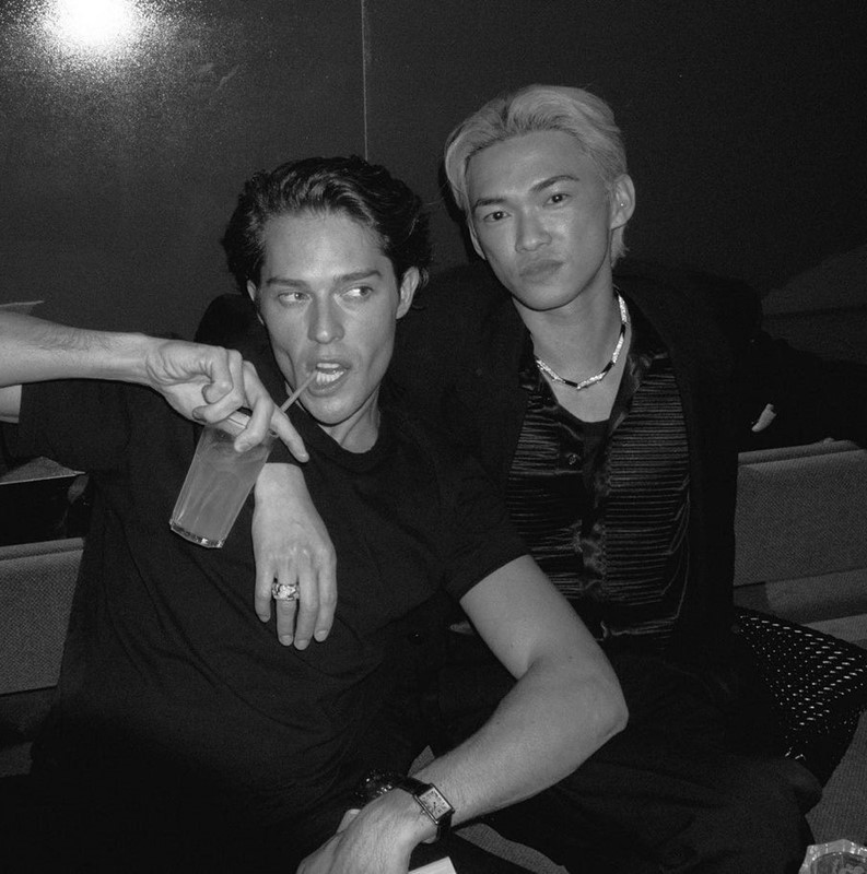 Giulia nightclub Paris girls having fun go out tonight dance party