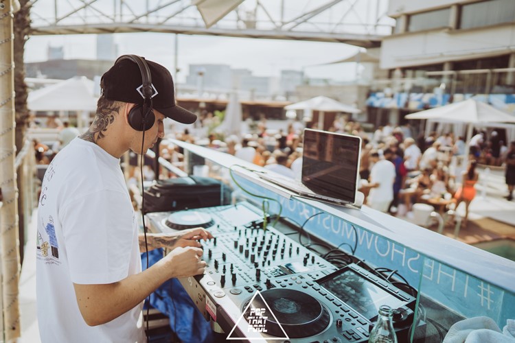 Go Beach Club Barcelona live music dj by the pool party dance all day go out