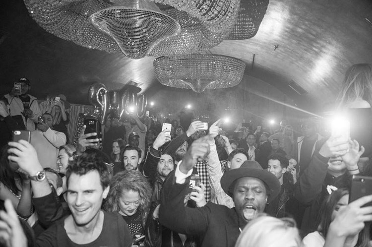 Goldbar nightclub New York City gold luxurious interior design crowd partying having fun