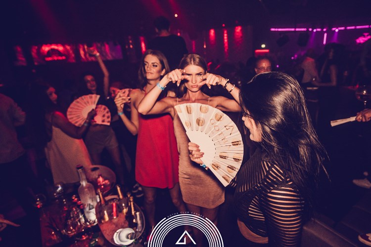Soirée dans la boîte Gotha VIP à Cannes. Trouvez des promoteurs pour la liste des invités sur Clubbable