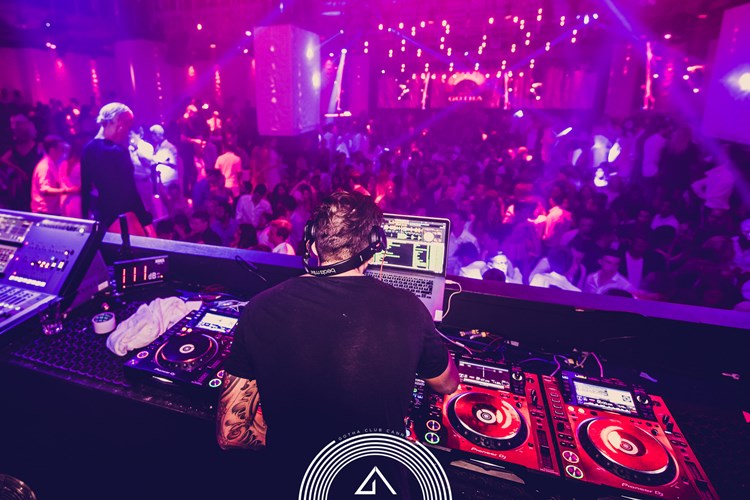 Soirée dans la boîte Gotha VIP à Cannes. Trouvez des promoteurs pour la liste des invités sur Clubbable