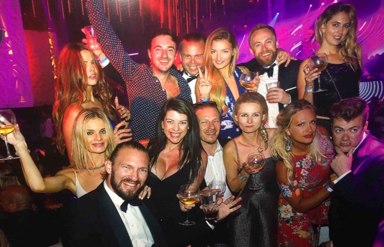 Soirée dans la boîte Gotha VIP à Cannes. Trouvez des promoteurs pour la liste des invités sur Clubbable