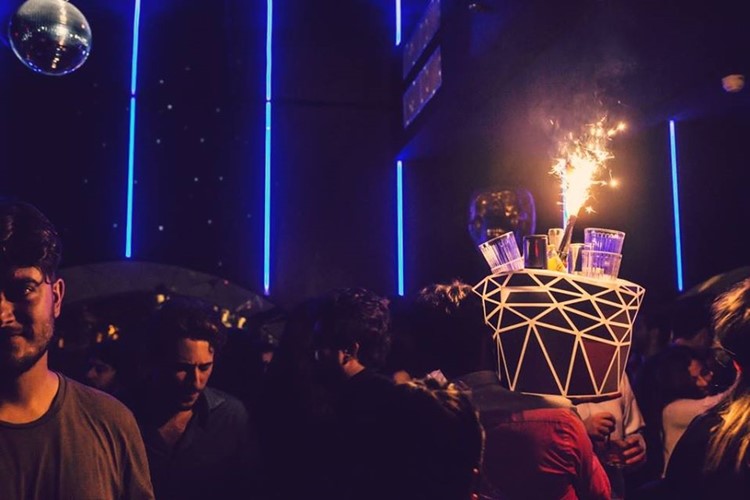 Gus nightclub Rome book your own vip table champagne vodka gin rum parade alcohol bubbles