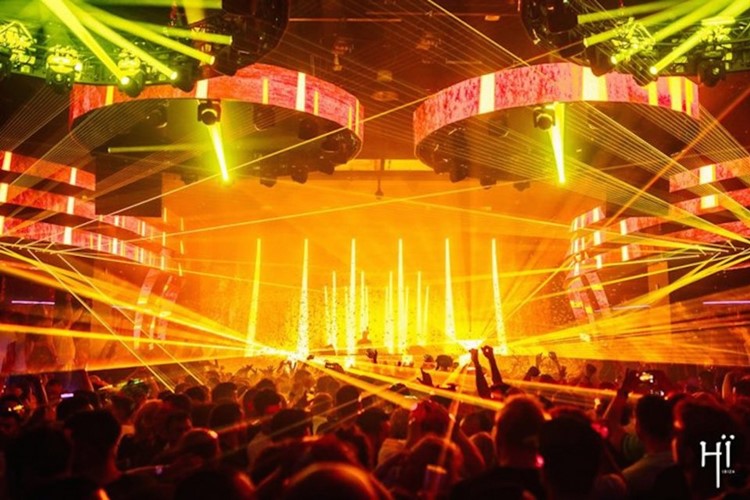 Hï Ibiza nightclub yellow light show