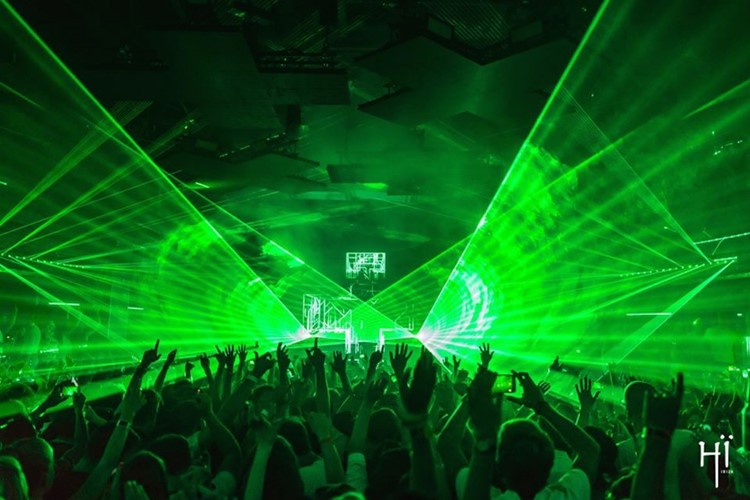 Hï Ibiza nightclub green light show
