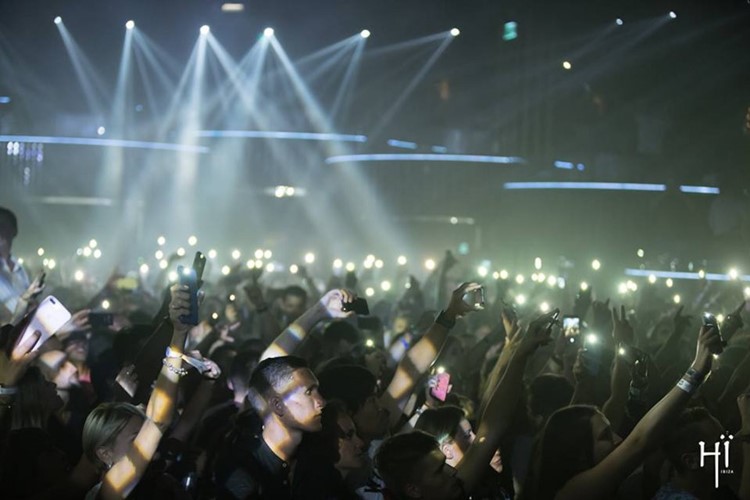 Hï Ibiza nightclub crowd taking pictures and having fun