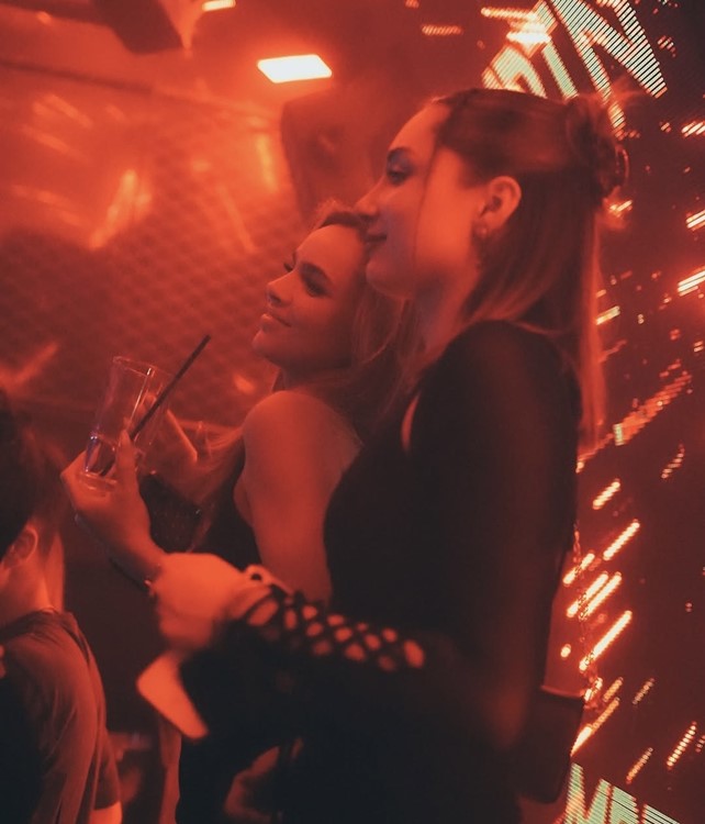 Party på HOF Club - House of Flashback VIP nattklubb i Paris. Hitta promoters för gästlista i Clubbable