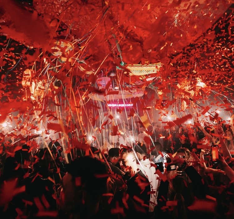 Party på Hacienda VIP nattklubb i Paris. Hitta promoters för gästlista i Clubbable