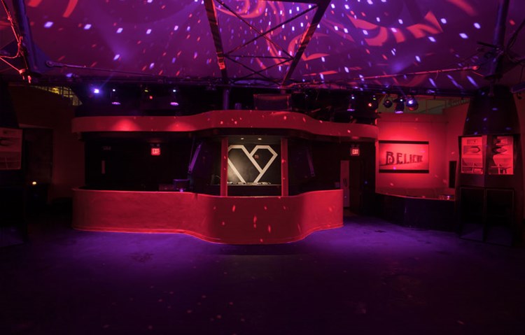 Party at Heart VIP nightclub in Miami. Find promoters for guest list in Clubbable