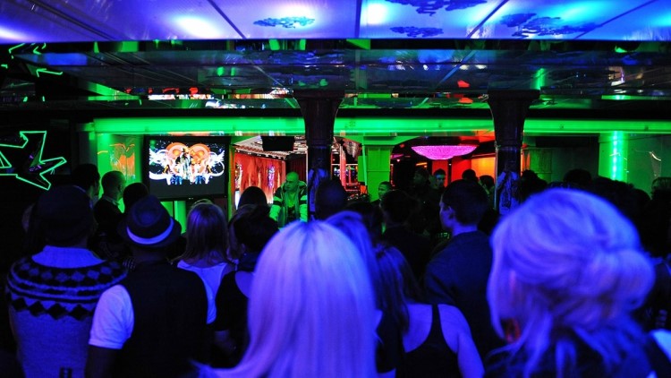 Soirée dans la boîte Hell's Kitchen VIP à Stockholm. Trouvez des promoteurs pour la liste des invités sur Clubbable