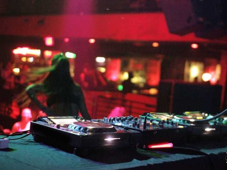 Soirée dans la boîte Hell's Kitchen VIP à Stockholm. Trouvez des promoteurs pour la liste des invités sur Clubbable