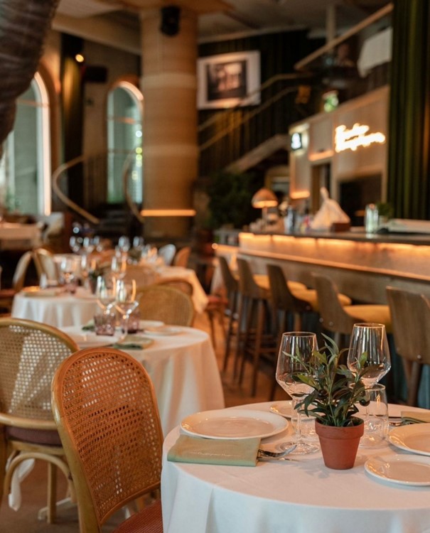 Party at Hipnótico VIP nightclub in Madrid. Find promoters for guest list in Clubbable