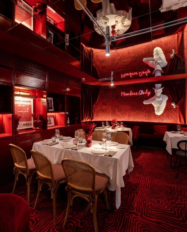 Party at Hipnótico VIP nightclub in Madrid. Find promoters for guest list in Clubbable