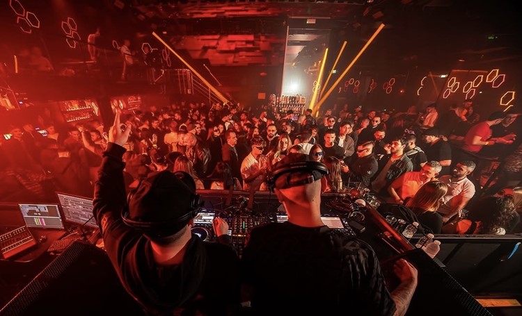 Soirée dans la boîte Hive VIP à Malta. Trouvez des promoteurs pour la liste des invités sur Clubbable