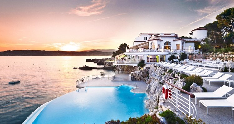 Party at Hotel du Cap VIP nightclub in Cannes. Find promoters for guest list in Clubbable