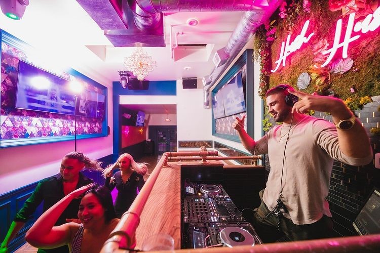 Hush nightclub Chicago Hush nightclub Chicago live dj fun nightout clubbing dancing event